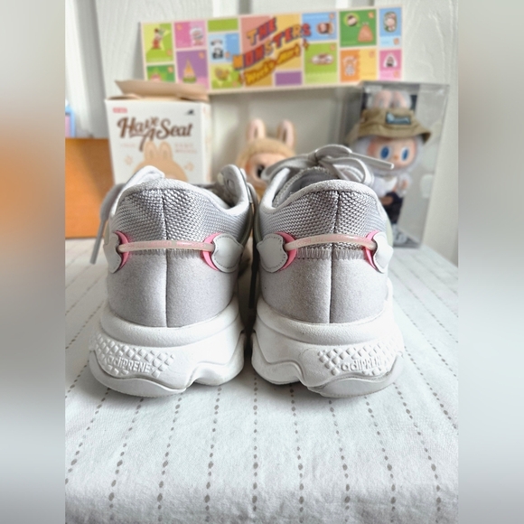 adidas Ozweego J 'Grey Beam Pink' | Big Kids 6 = Women’s 7 | Gently Used - Picture 2 of 4